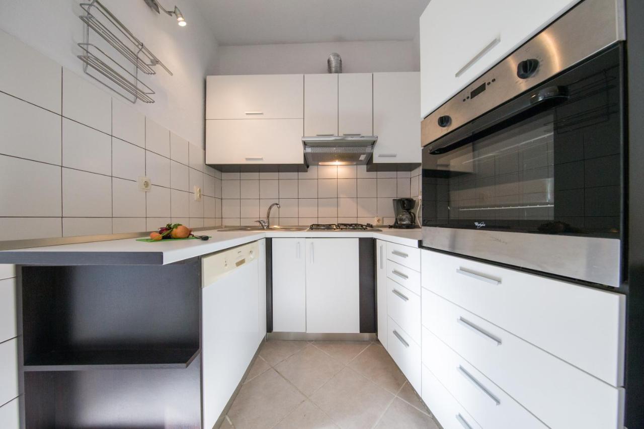 Strma Apartments Vis Exterior photo