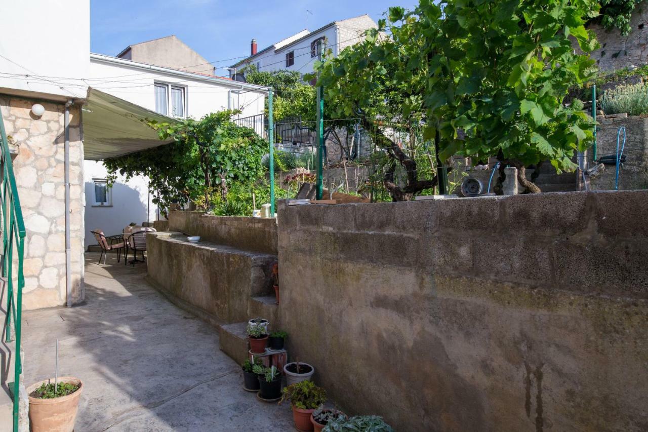 Strma Apartments Vis Exterior photo