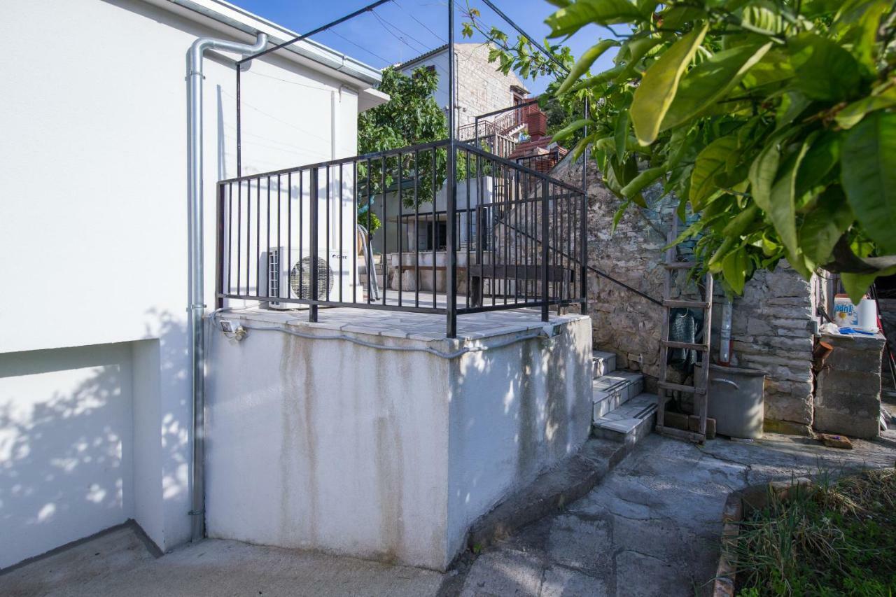Strma Apartments Vis Exterior photo